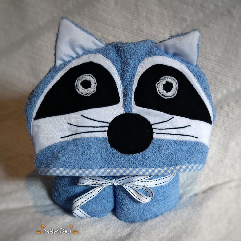 Toallón con Capucha Modelo Mapache