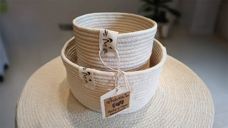 Regalos hechos a mano con cestas tejidas y detalles